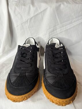 Hermes Women’s Jet sneakers in black. Size 38.